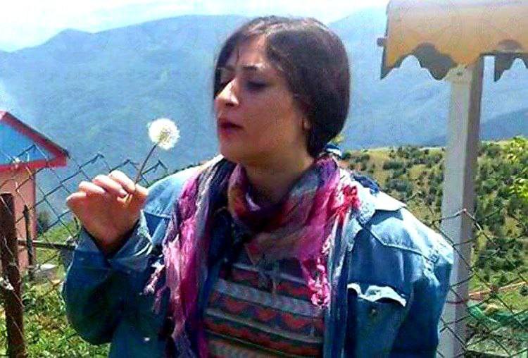 Read more about the article عاطفه رنگریز بازداشت و به زندان سمنان منتقل شد